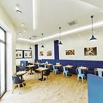 32 Old Town Hotel