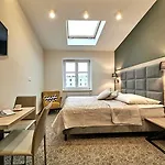 Hotel 32 Old Town 4*