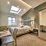 Hotel 32 Old Town 4*