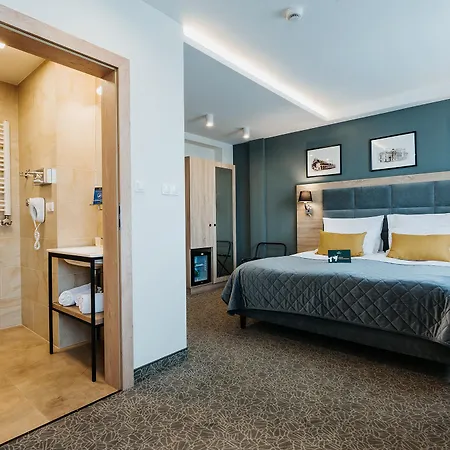 32 Old Town Hotel 3*