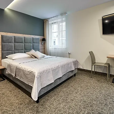 32 Old Town Hotel 3*