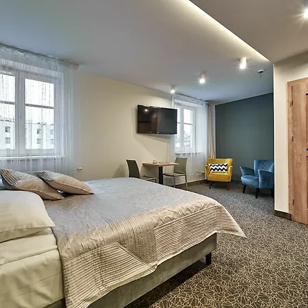 32 Old Town Hotel 4*