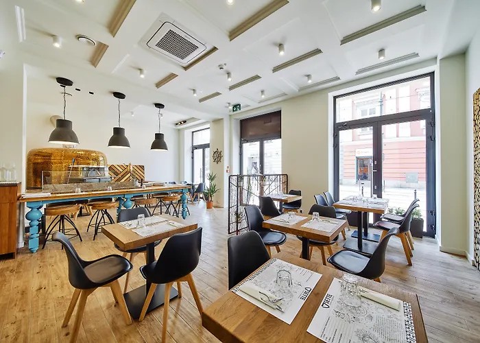 32 Old Town Szálloda