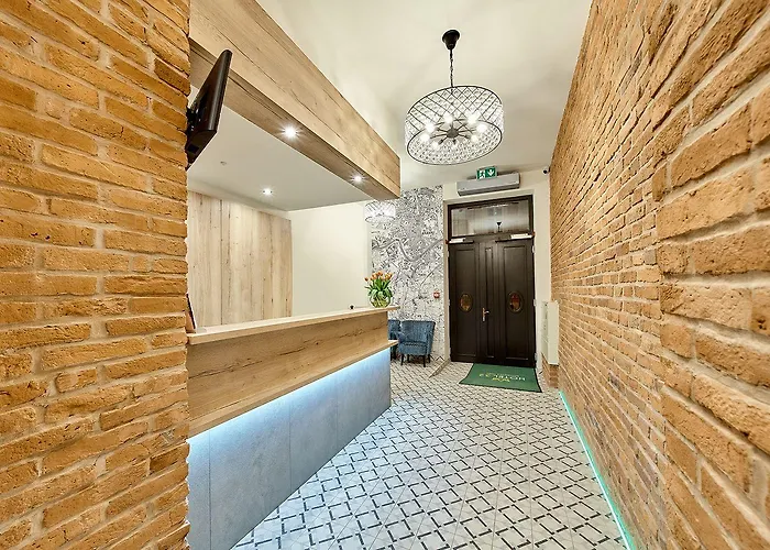 32 Old Town Hotel 4*