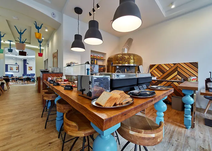 מלון 32 Old Town 4*