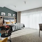 32 Old Town Szálloda 4*