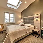فندق 32 Old Town 4*