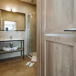 32 Old Town Ξενοδοχείο 4*