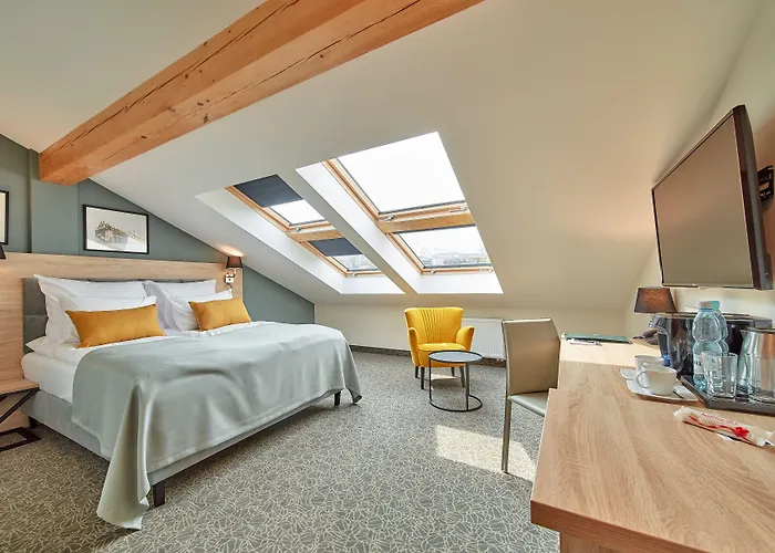 32 Old Town Hotel 4*