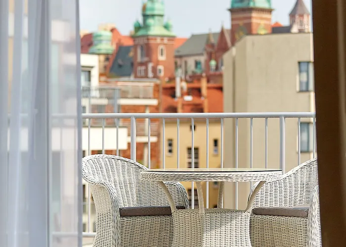 32 Old Town Hotel 4*