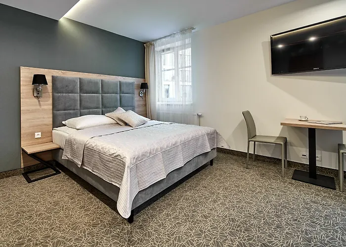 32 Old Town Hotel 4*